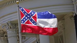 Bandeira do Mississippi foi adotada em 1894. Símbolo confederado acabou sendo associado à segregação e à oposição ao Movimento dos Direitos Civis