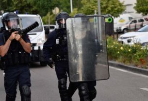 França envia policiais armados a Dijon para conter violência étnica de gangues