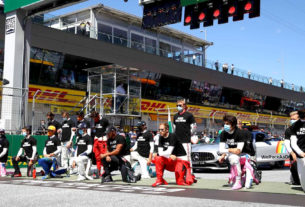A maioria dos pilotos repetiu o gesto de protesto contra o racismo, na largada do GP da Áustria
