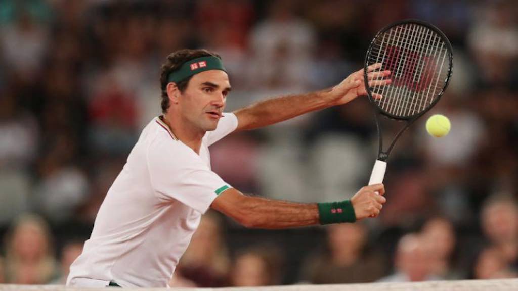 Roger Federer durante partida de exibição contra Rafael Nadal na Cidade do Cabo, na África do Sul