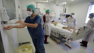 UTI de hospital em Marselha: França é um dos países europeus que apresenta nova alta de casos de covid-19