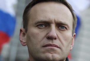 Oposicionista russo Alexei Navalny está em coma em hospital berlinense
