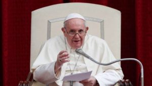 Papa Francisco discursa em audiência geral após readmissão do público