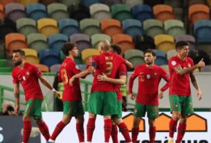 Jogadores de Portugal comemoram gol marcado contra Suécia pela Liga das Nações