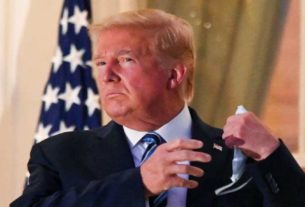 Presidente dos EUA, Donald Trump, retira máscara de proteção ao voltar para a Casa Branca depois de ficar três dias internado em hospital com covid-19