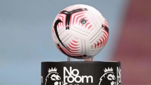 Bola usada na Premier League antes de partida entre Burnley e Tottenham 2