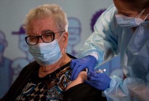 Proporção de espanhóis que não pretende tomar a vacina caiu de 47% para 28% em um mês
