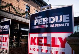 Cartazes das campanhas a uma cadeira pela Geórgia no Senado dos EUA dos candidatos republicanos David Perdue e Kelly Loeffer