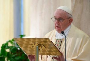 Papa não conduzirá missas de Ano Novo em razão de dor ciática
